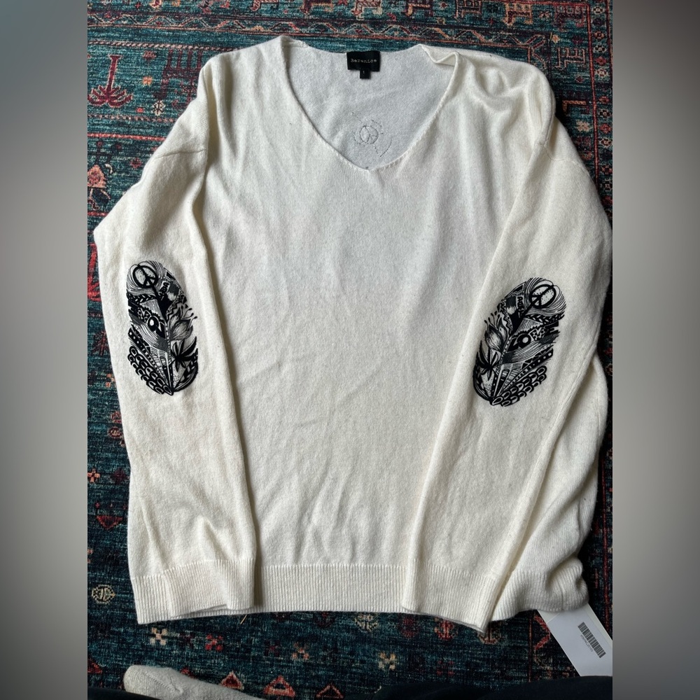 Berenice White Sweater with Feather Design